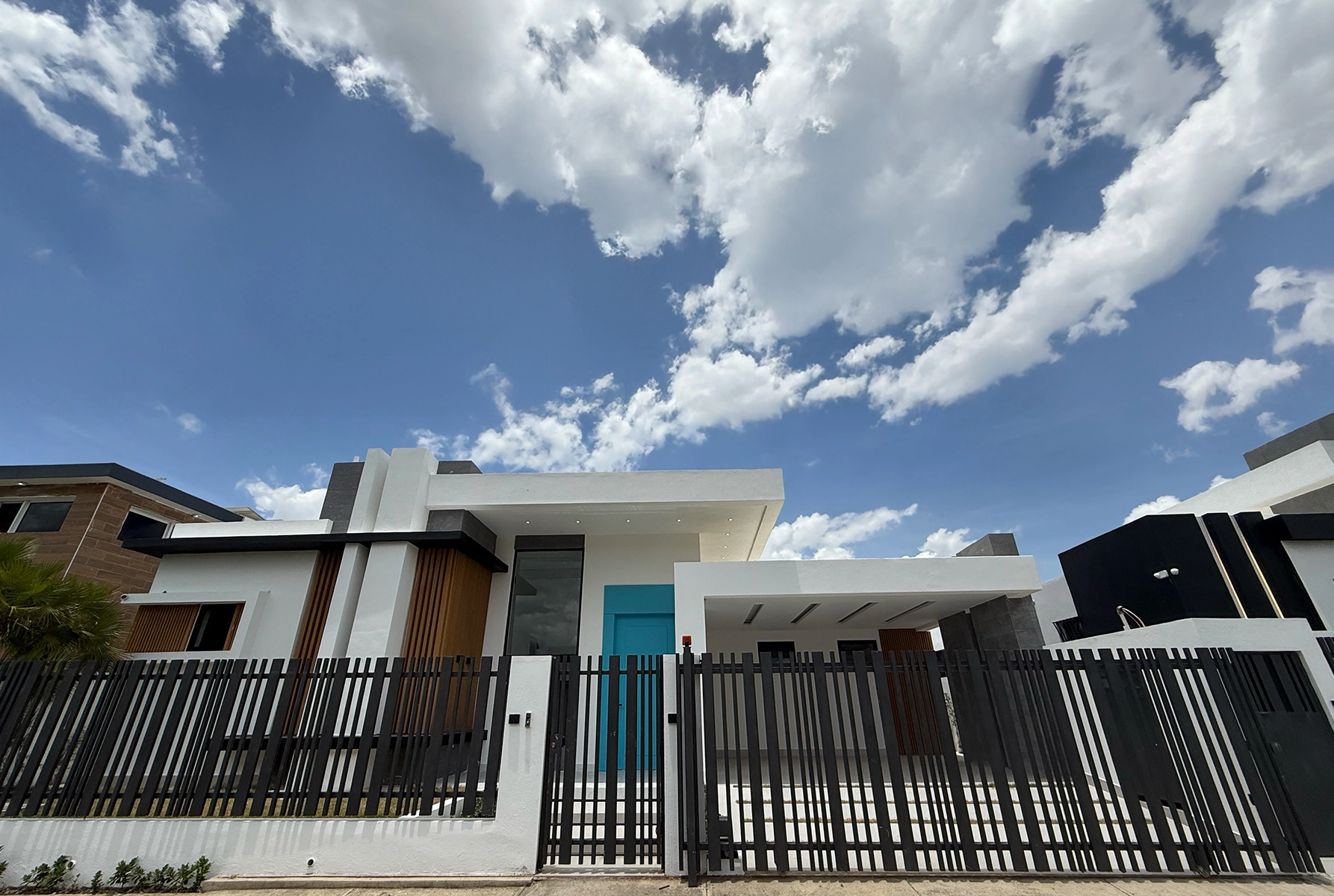 Casa en proyecto cerrado Llanos de Gurabo