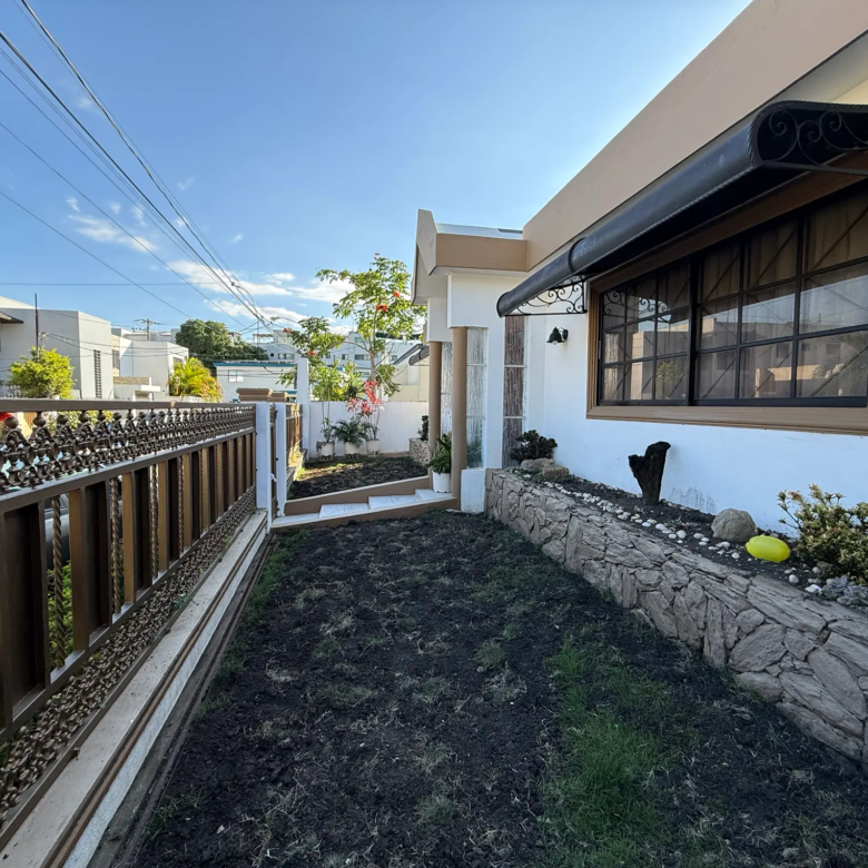 Casa en Llanos de Gurabo (Sr. Rios)