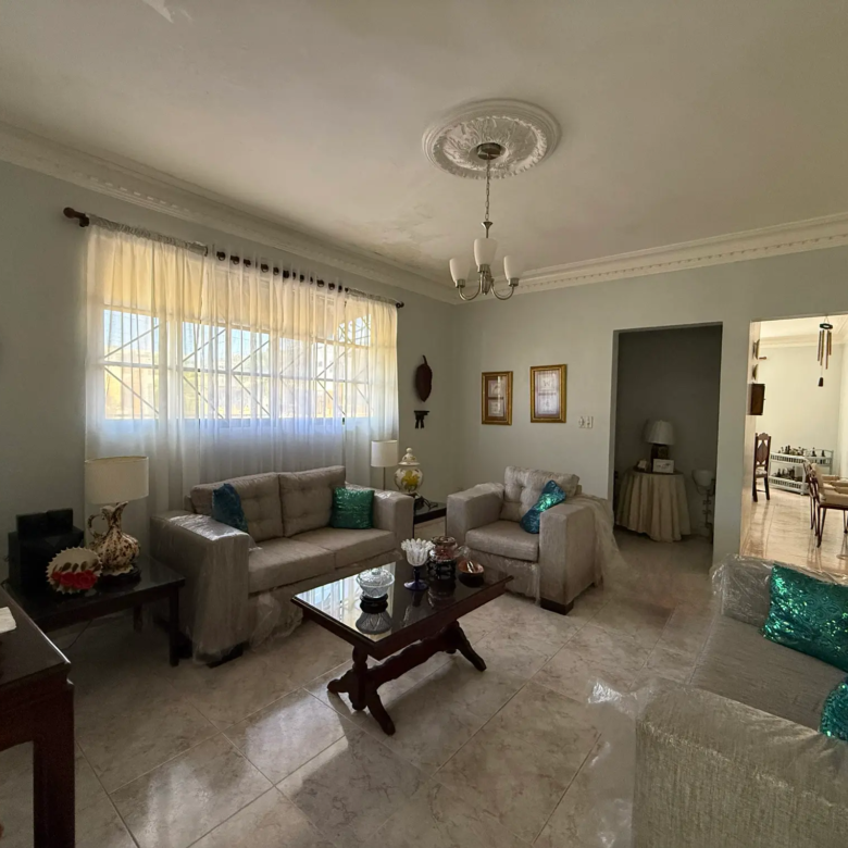 Casa en Llanos de Gurabo (Sr. Rios)