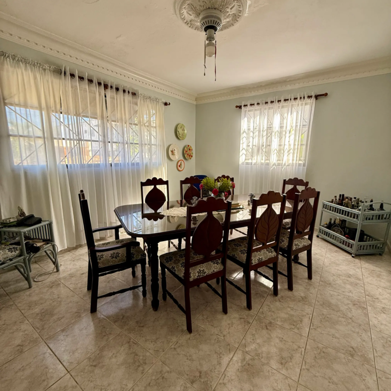 Casa en Llanos de Gurabo (Sr. Rios)